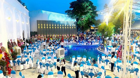Tay ngang lập chuỗi nhà hàng