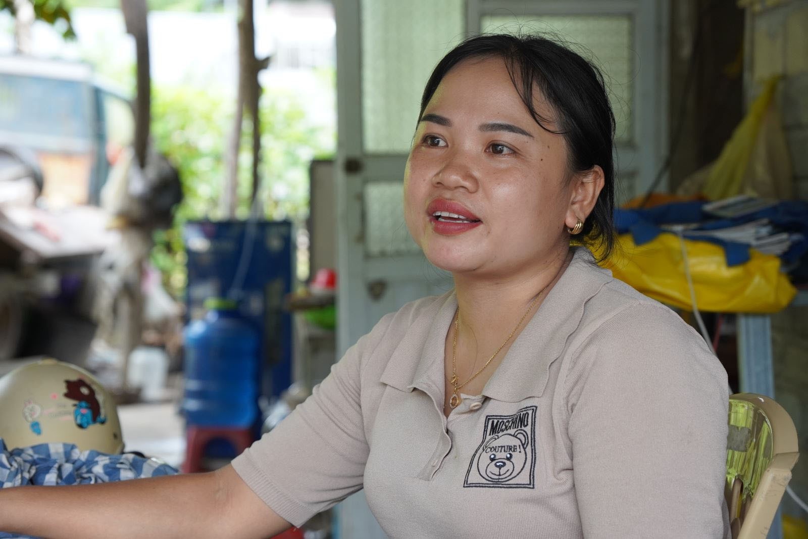 Chị  Lương Thị Nồng kể về chặng đường xây dựng sản phẩm  OCOP đầu tiên cho huyện Mường Lát.