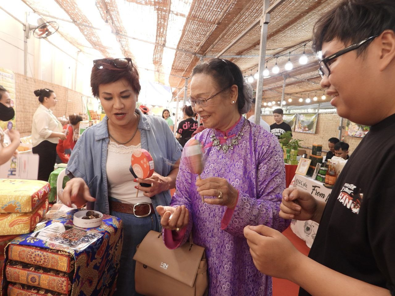 Khai mạc chương trình Kết nối sản phẩm OCOP thường kỳ tại TP. HCM Khai mạc chương trình Kết nối sản phẩm OCOP thường kỳ tại TP. HCM