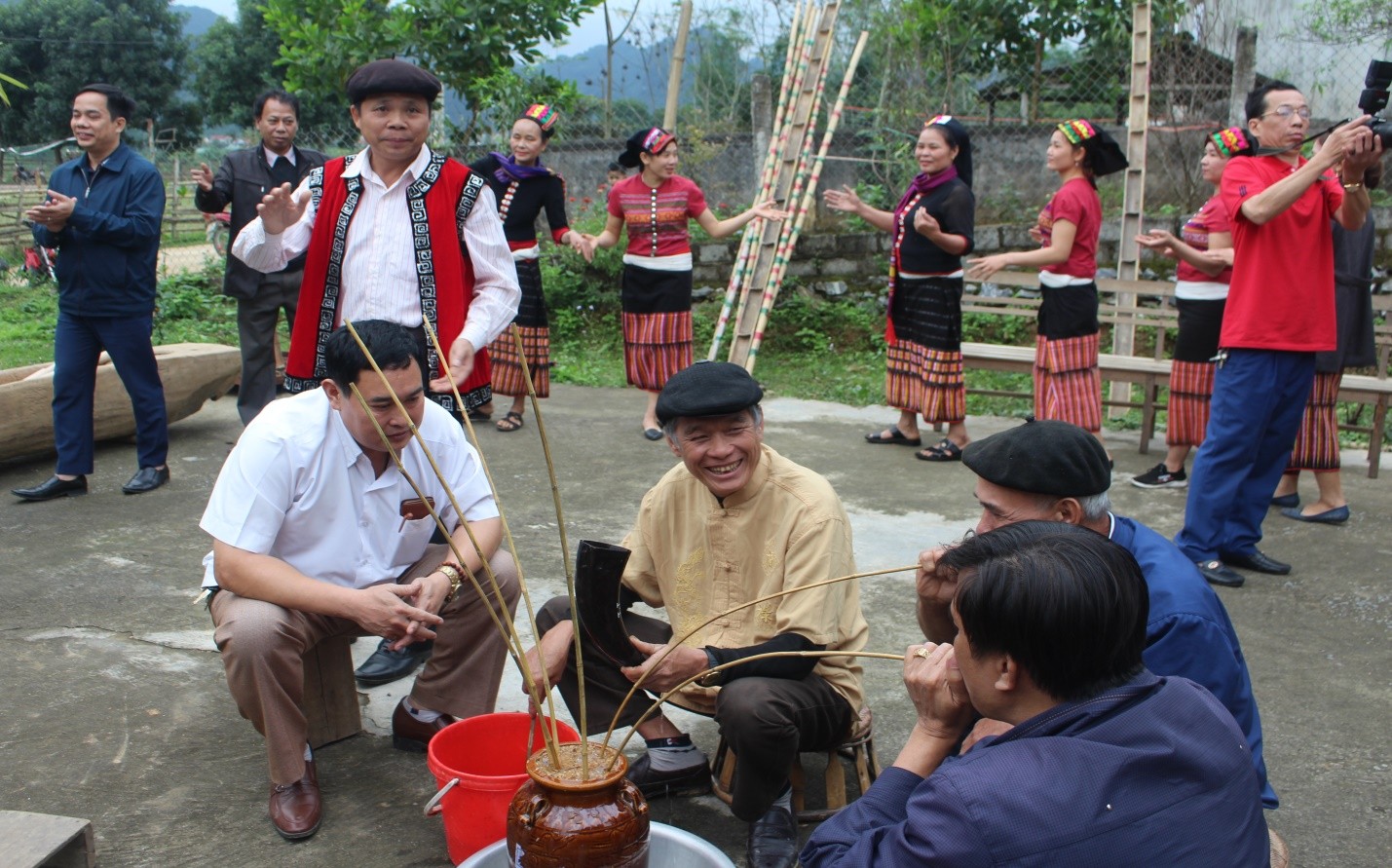 Phát triển du lịch gắn với văn hóa truyền thống ở miền núi Nghệ An