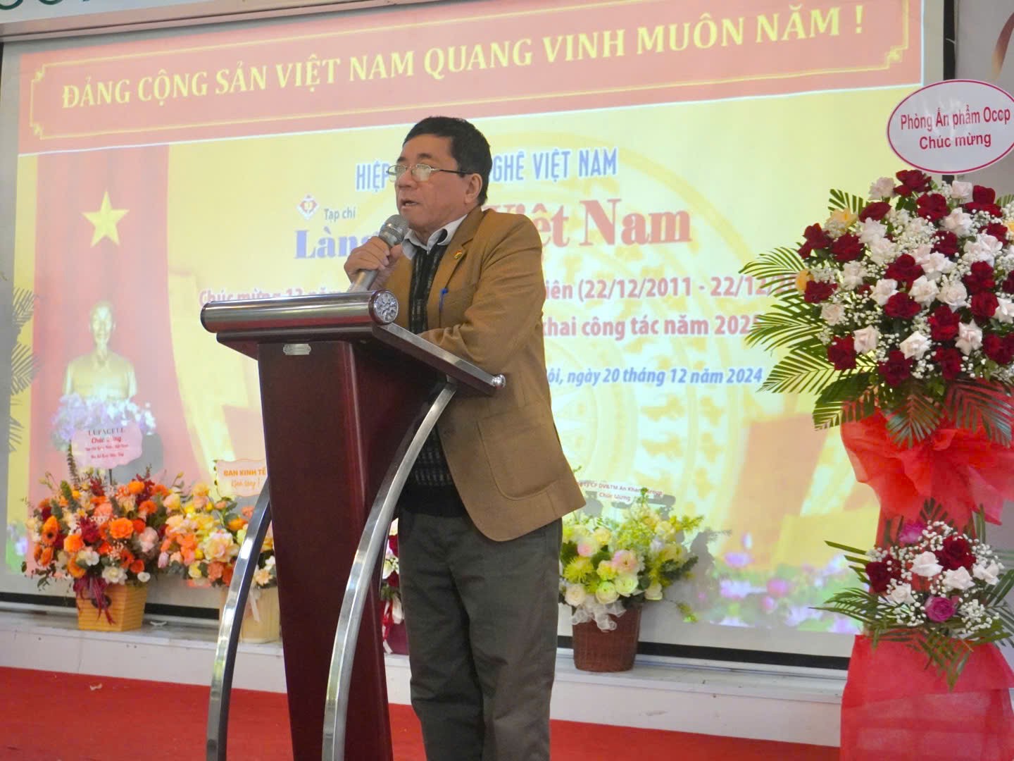 Tạp chí Làng nghề Việt Nam kỷ niệm 13 năm Ngày xuất bản số đầu tiên Tạp chí Làng nghề Việt Nam kỷ niệm 13 năm Ngày xuất bản số đầu tiên