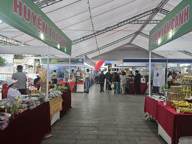 Đặc sắc Phiên chợ nông sản Bình Định lần thứ III năm 2024 Đặc sắc Phiên chợ nông sản Bình Định lần thứ III năm 2024