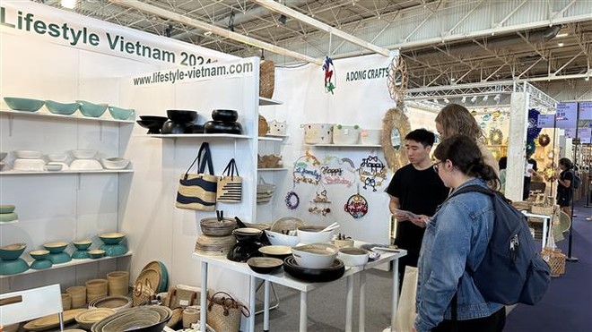 Doanh nghiệp Hà Nội tham gia Hội chợ quốc tế hàng TCMN, đồ gỗ và hàng quà tặng Việt Nam năm 2024 Doanh nghiệp Hà Nội tham gia Hội chợ quốc tế hàng TCMN, đồ gỗ và hàng quà tặng Việt Nam năm 2024