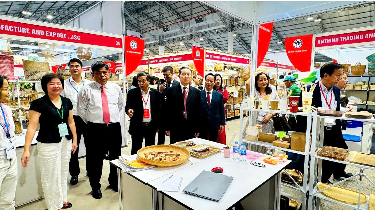 Sở Công Thương Hà Nội kết nối nhiều sản phẩm Thủ công mỹ nghệ làng nghề tại LifeStyle Việt Nam 2024 Sở Công Thương Hà Nội kết nối nhiều sản phẩm Thủ công mỹ nghệ làng nghề tại LifeStyle Việt Nam 2024