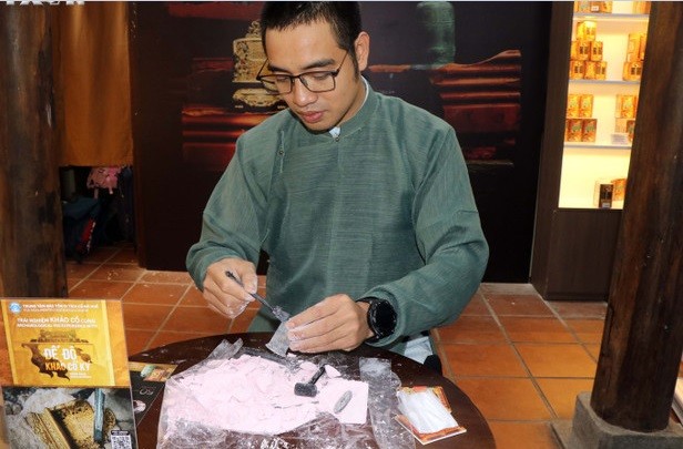 Giới thiệu sản phẩm lưu niệm độc đáo từ bộ tứ bảo vật của cố đô Huế