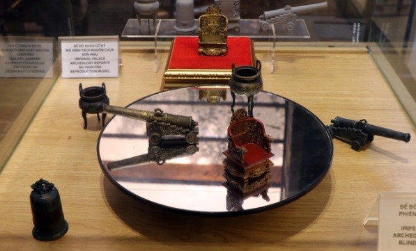 Giới thiệu sản phẩm lưu niệm độc đáo từ bộ tứ bảo vật của cố đô Huế