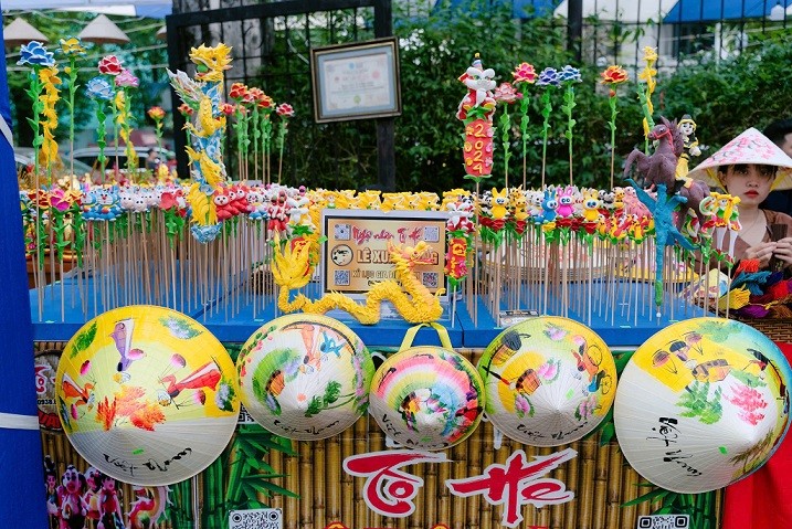 TP.HCM: Đông đảo người dân hưởng ứng lễ hội tôn vinh nông sản Việt  TP.HCM: Đông đảo người dân hưởng ứng lễ hội tôn vinh nông sản Việt