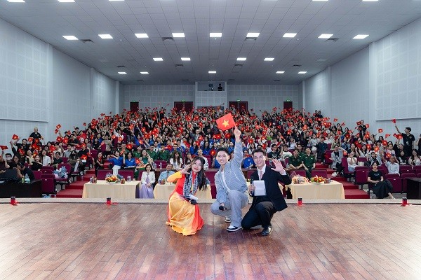 Văn nghệ tri ân hướng đến kỷ niệm ngày Truyền thống Bộ đội Biên phòng Văn nghệ tri ân hướng đến kỷ niệm ngày Truyền thống Bộ đội Biên phòng