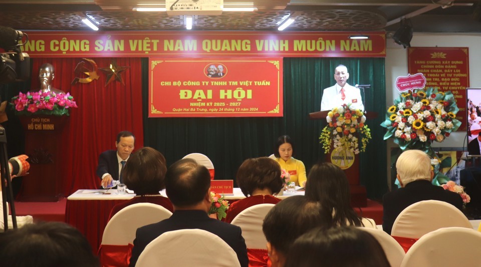 CHI BỘ CÔNG TY TNHH THƯƠNG MẠI VIỆT TUẤN: ĐỒNG HÀNH CÙNG DOANH NGHIỆP HỘI NHẬP PHÁT TRIỂN CHI BỘ CÔNG TY TNHH THƯƠNG MẠI VIỆT TUẤN: ĐỒNG HÀNH CÙNG DOANH NGHIỆP HỘI NHẬP PHÁT TRIỂN