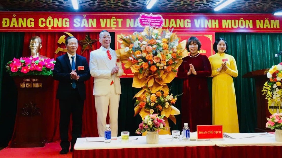 CHI BỘ CÔNG TY TNHH THƯƠNG MẠI VIỆT TUẤN: ĐỒNG HÀNH CÙNG DOANH NGHIỆP HỘI NHẬP PHÁT TRIỂN CHI BỘ CÔNG TY TNHH THƯƠNG MẠI VIỆT TUẤN: ĐỒNG HÀNH CÙNG DOANH NGHIỆP HỘI NHẬP PHÁT TRIỂN