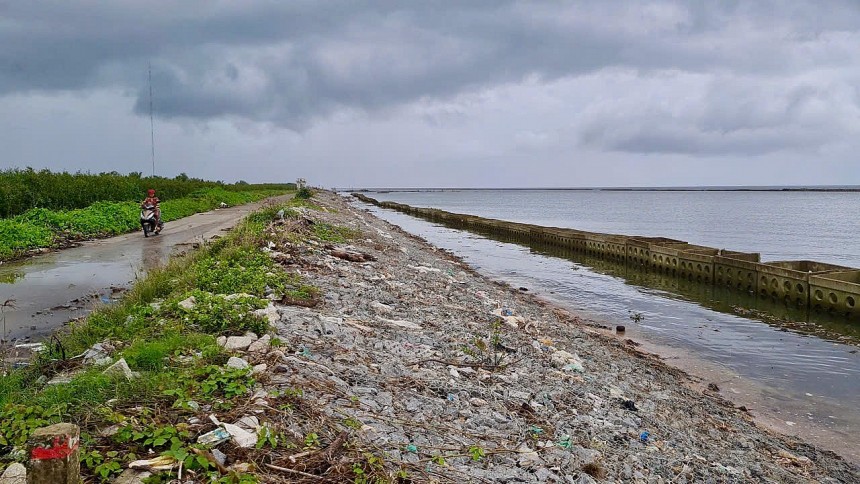 Một công trình kè chống sạt lở bằng cọc bê tông Một công trình kè chống sạt lở bằng cọc bê tông