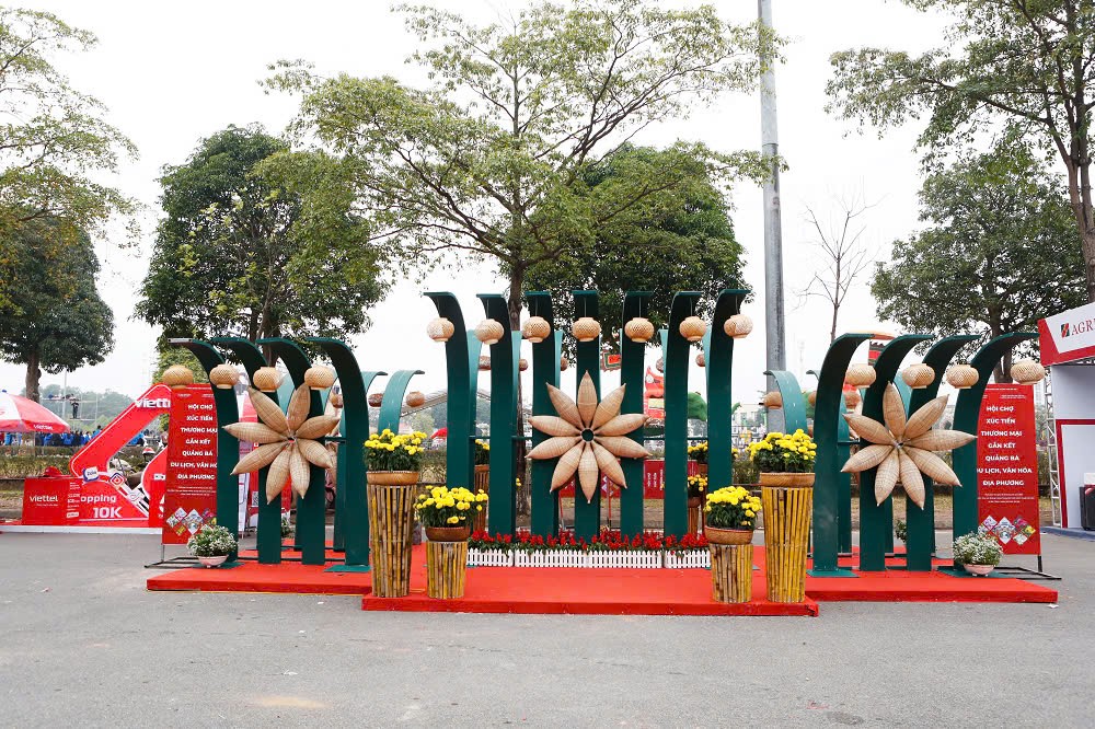 Rực rỡ sắc màu đêm khai mạc Festival Hoa Mê Linh lần thứ 2 năm 2024 Rực rỡ sắc màu đêm khai mạc Festival Hoa Mê Linh lần thứ 2 năm 2024