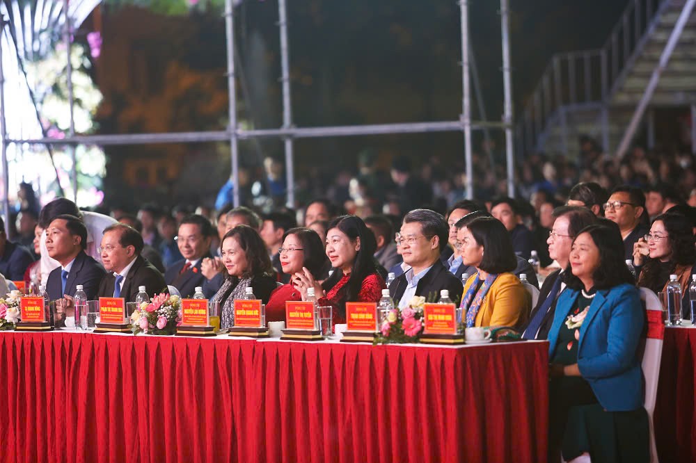 Rực rỡ sắc màu đêm khai mạc Festival Hoa Mê Linh lần thứ 2 năm 2024 Rực rỡ sắc màu đêm khai mạc Festival Hoa Mê Linh lần thứ 2 năm 2024