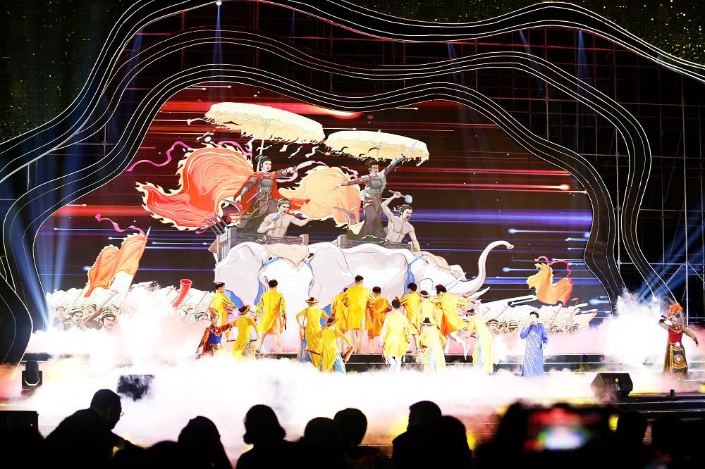 Rực rỡ sắc màu đêm khai mạc Festival Hoa Mê Linh lần thứ 2 năm 2024