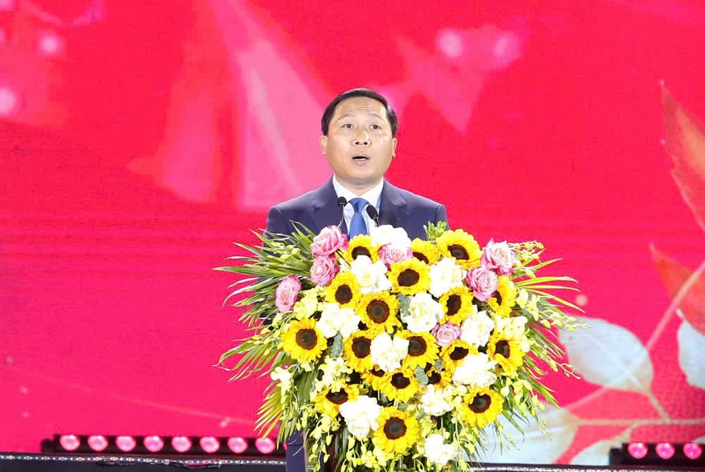 Rực rỡ sắc màu đêm khai mạc Festival Hoa Mê Linh lần thứ 2 năm 2024 Rực rỡ sắc màu đêm khai mạc Festival Hoa Mê Linh lần thứ 2 năm 2024