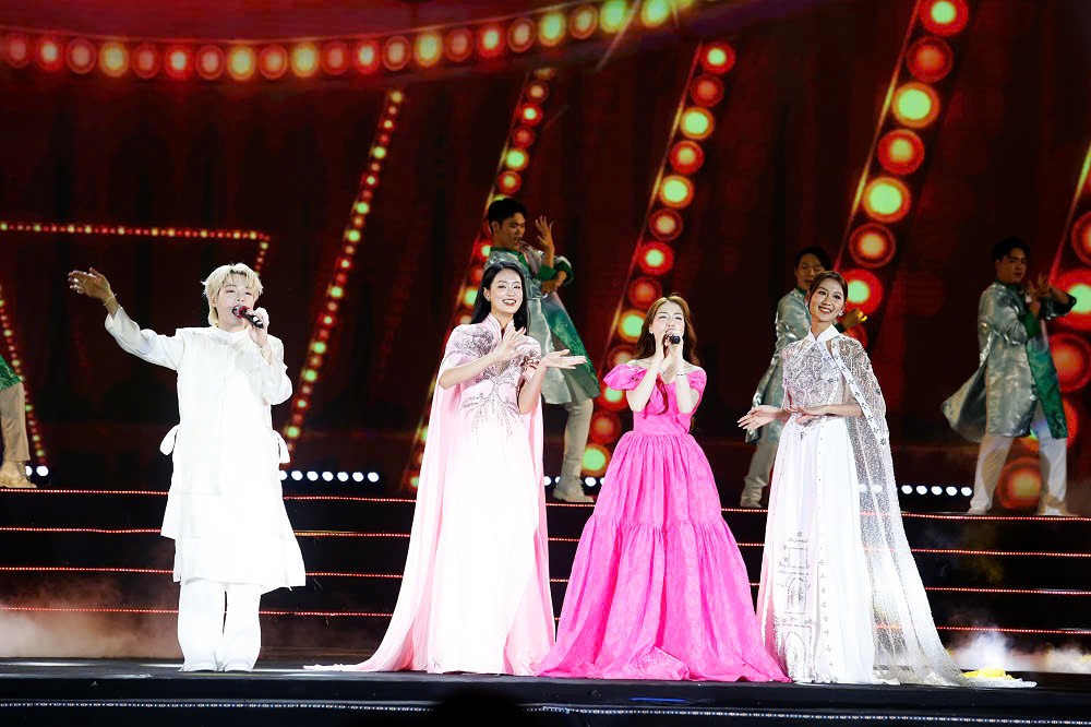 Rực rỡ sắc màu đêm khai mạc Festival Hoa Mê Linh lần thứ 2 năm 2024 Rực rỡ sắc màu đêm khai mạc Festival Hoa Mê Linh lần thứ 2 năm 2024