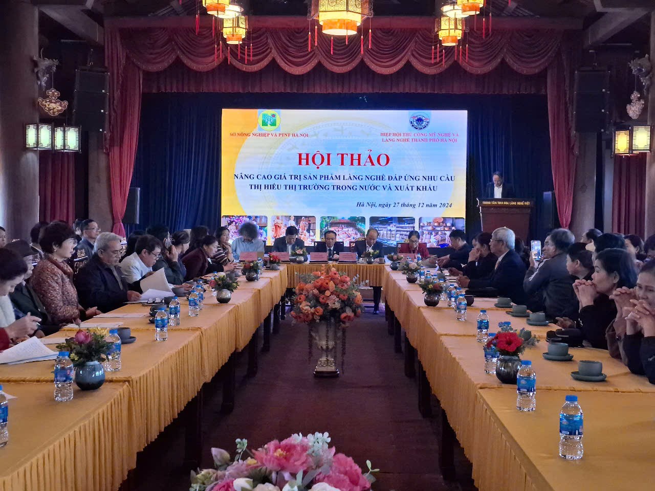 Toàn cảnh Hội thảo nâng cao giá trị sản phẩm làng nghề đáp ứng nhu cầu thị hiếu thị trường trong nước và xuất khẩu. Toàn cảnh Hội thảo nâng cao giá trị sản phẩm làng nghề đáp ứng nhu cầu thị hiếu thị trường trong nước và xuất khẩu.