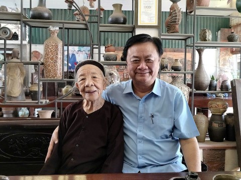 bai viet day cam xuc cua bo truong le minh hoan ve lang nghe gom phu lang