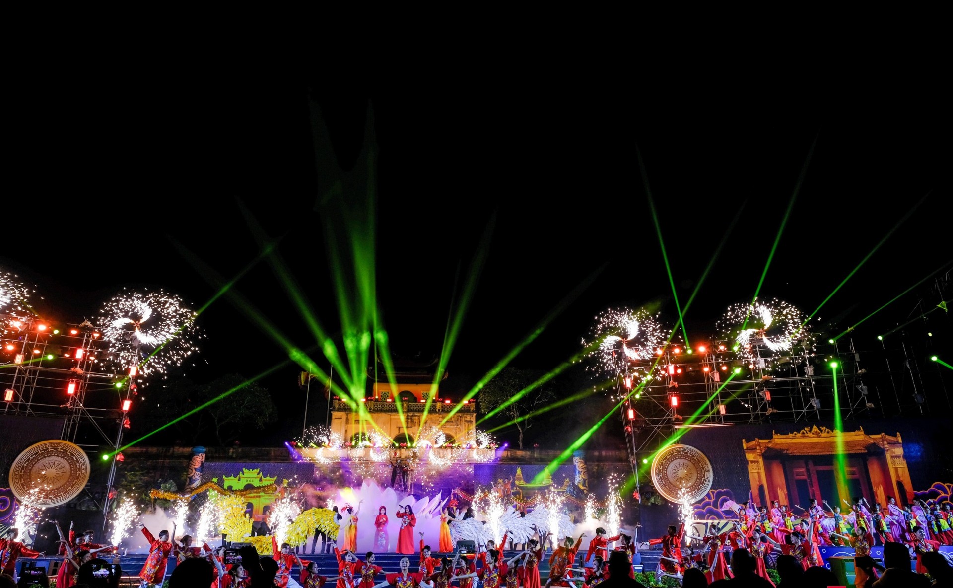 Phát huy giá trị văn hóa Việt Nam qua lăng kính nghệ thuật thực cảnh "Việt Nam - Huyền sử diễn ca: Thăng Long - Tứ trấn"