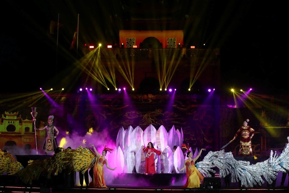 Phát huy giá trị văn hóa Việt Nam qua lăng kính nghệ thuật thực cảnh Phát huy giá trị văn hóa Việt Nam qua lăng kính nghệ thuật thực cảnh