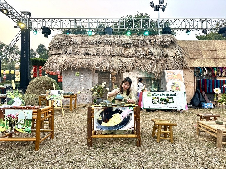 Phát huy giá trị văn hóa Việt Nam qua lăng kính nghệ thuật thực cảnh Phát huy giá trị văn hóa Việt Nam qua lăng kính nghệ thuật thực cảnh