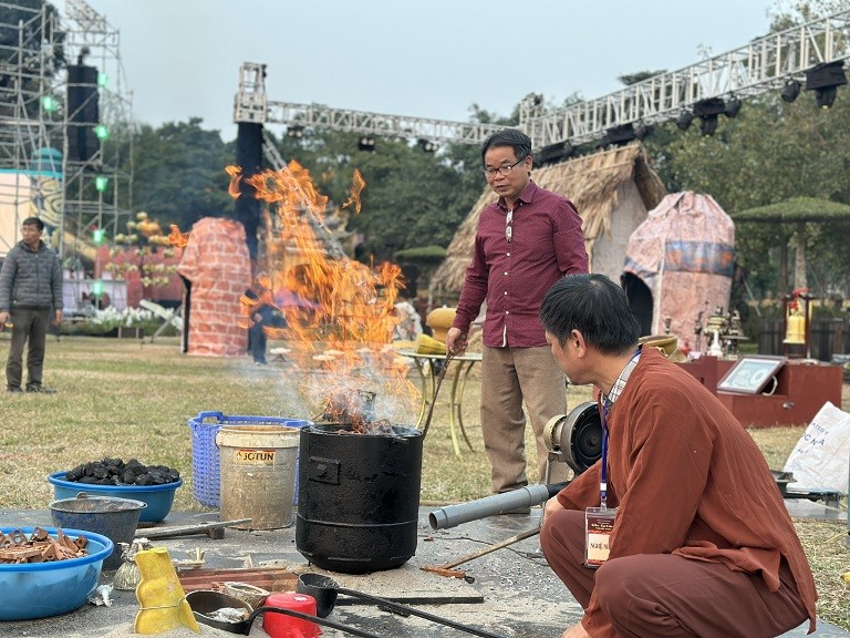 Phát huy giá trị văn hóa Việt Nam qua lăng kính nghệ thuật thực cảnh Phát huy giá trị văn hóa Việt Nam qua lăng kính nghệ thuật thực cảnh