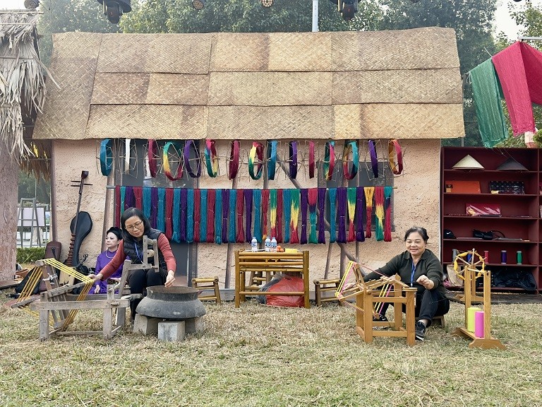 Phát huy giá trị văn hóa Việt Nam qua lăng kính nghệ thuật thực cảnh Phát huy giá trị văn hóa Việt Nam qua lăng kính nghệ thuật thực cảnh