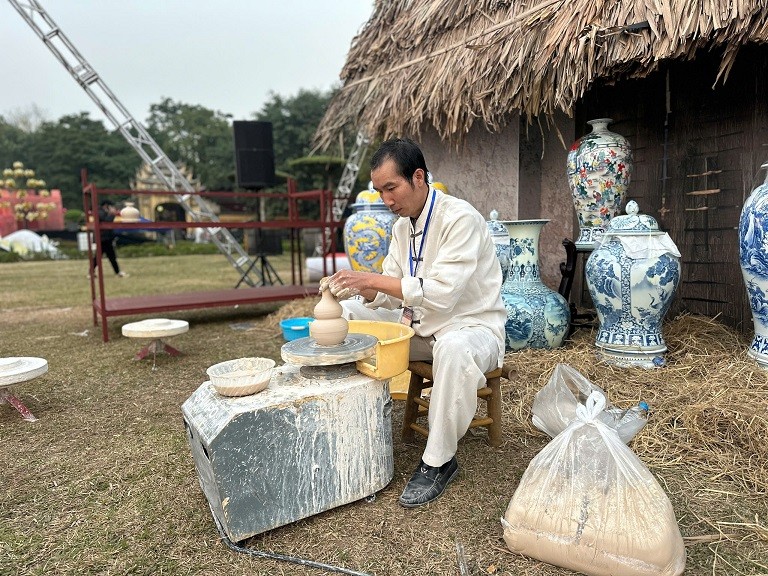 Phát huy giá trị văn hóa Việt Nam qua lăng kính nghệ thuật thực cảnh Phát huy giá trị văn hóa Việt Nam qua lăng kính nghệ thuật thực cảnh