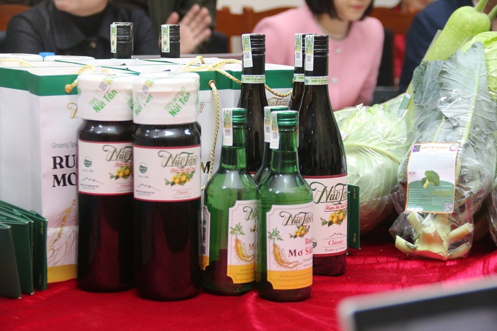 Các sản phẩm OCOP dự thi đánh giá, phân hạng tại hội nghị.  Các sản phẩm OCOP dự thi đánh giá, phân hạng tại hội nghị.