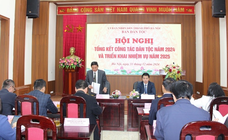 Phó Trưởng ban Dân tộc thành phố Hà Nội Nguyễn Phúc Hải phát biểu tại hội nghị. Ảnh: Đình Hiệp