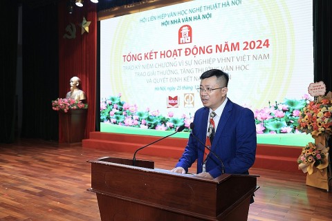 Người thi sĩ gieo những vần thơ bằng trái tim nhiệt huyết