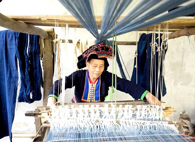 Giữ gìn và phát triển nghề dệt truyền thống lâu đời Na Sang Giữ gìn và phát triển nghề dệt truyền thống lâu đời Na Sang