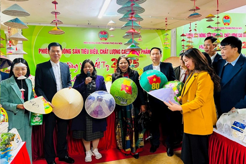 Gian hàng sản phẩm OCOP nón Chuông của Hội Nông dân huyện Thanh Oai. Gian hàng sản phẩm OCOP nón Chuông của Hội Nông dân huyện Thanh Oai.