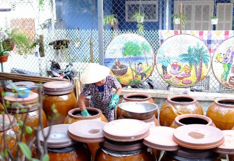 lang nghe nuoc mam nam o