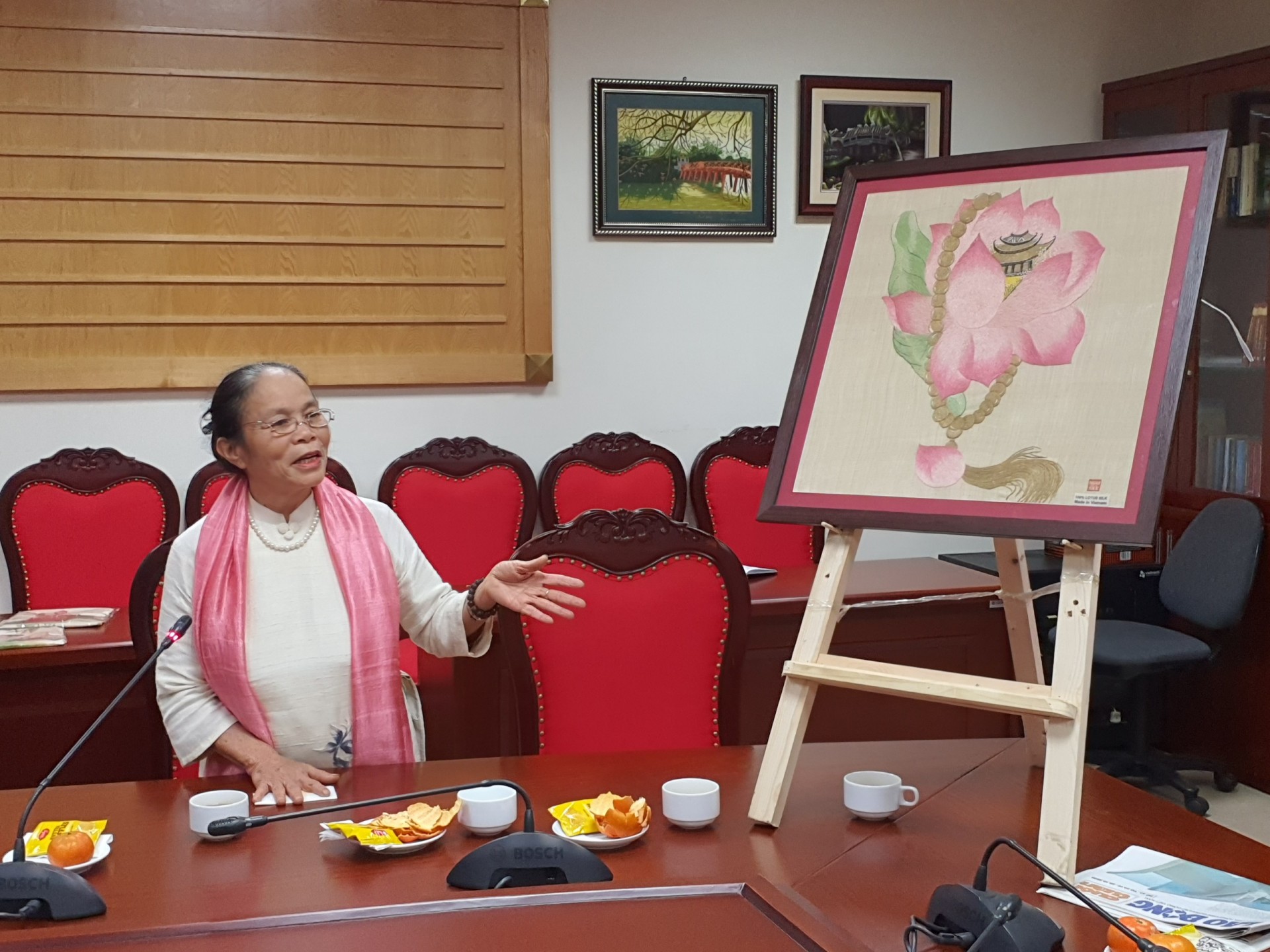 “Lụa nàng sen” và câu chuyện nghề dệt lụa tơ sen ở Mỹ Đức “Lụa nàng sen” và câu chuyện nghề dệt lụa tơ sen ở Mỹ Đức