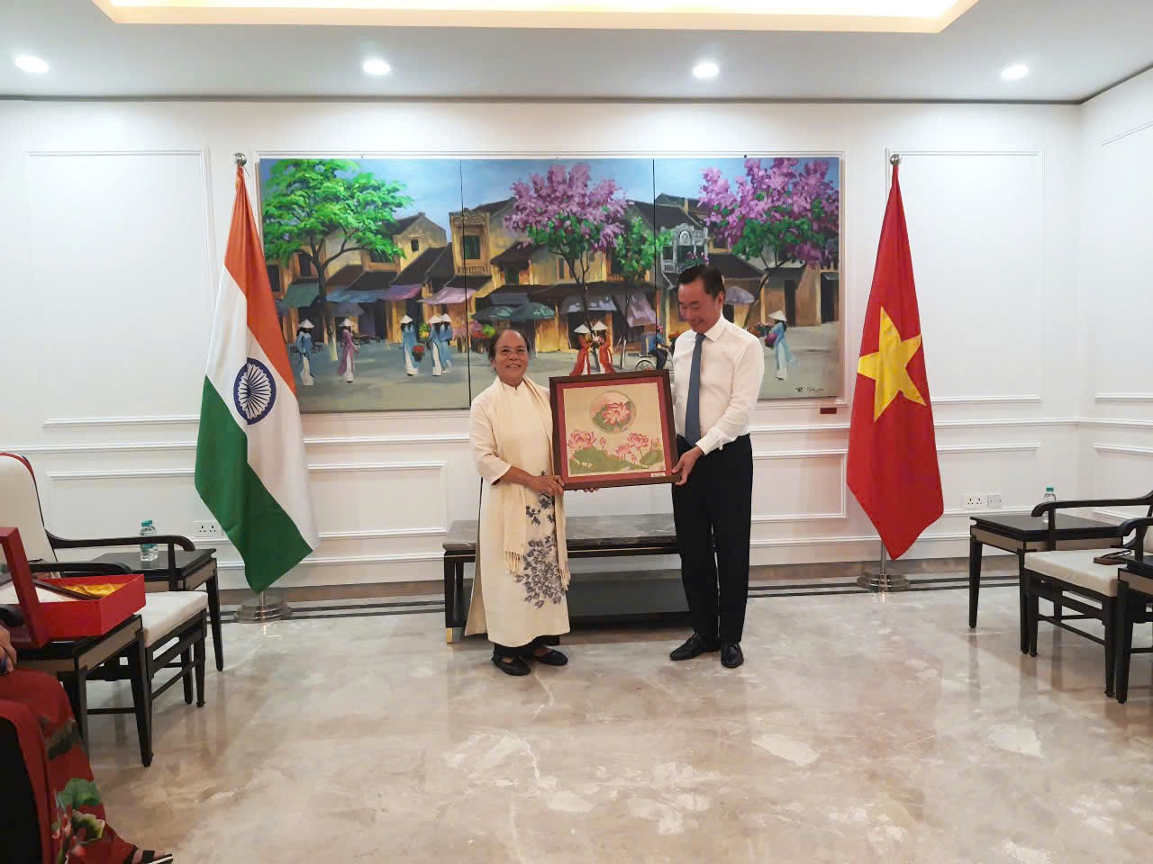 “Lụa nàng sen” và câu chuyện nghề dệt lụa tơ sen ở Mỹ Đức “Lụa nàng sen” và câu chuyện nghề dệt lụa tơ sen ở Mỹ Đức