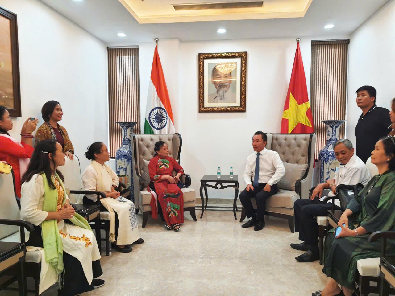 “Lụa nàng sen” và câu chuyện nghề dệt lụa tơ sen ở Mỹ Đức “Lụa nàng sen” và câu chuyện nghề dệt lụa tơ sen ở Mỹ Đức