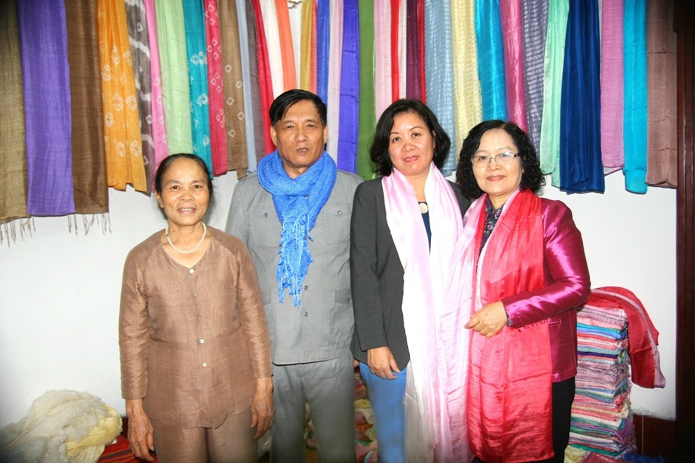 “Lụa nàng sen” và câu chuyện nghề dệt lụa tơ sen ở Mỹ Đức “Lụa nàng sen” và câu chuyện nghề dệt lụa tơ sen ở Mỹ Đức