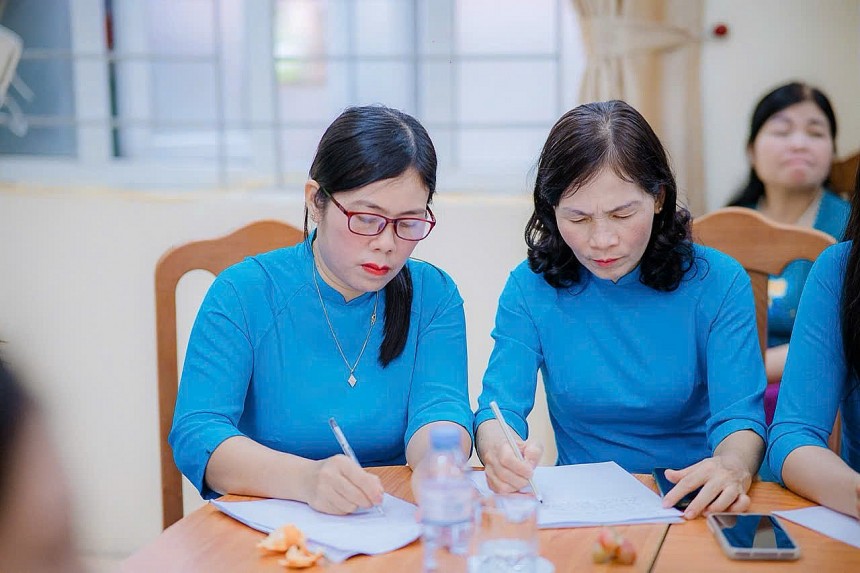 Giáo viên trao đổi kinh nghiệm