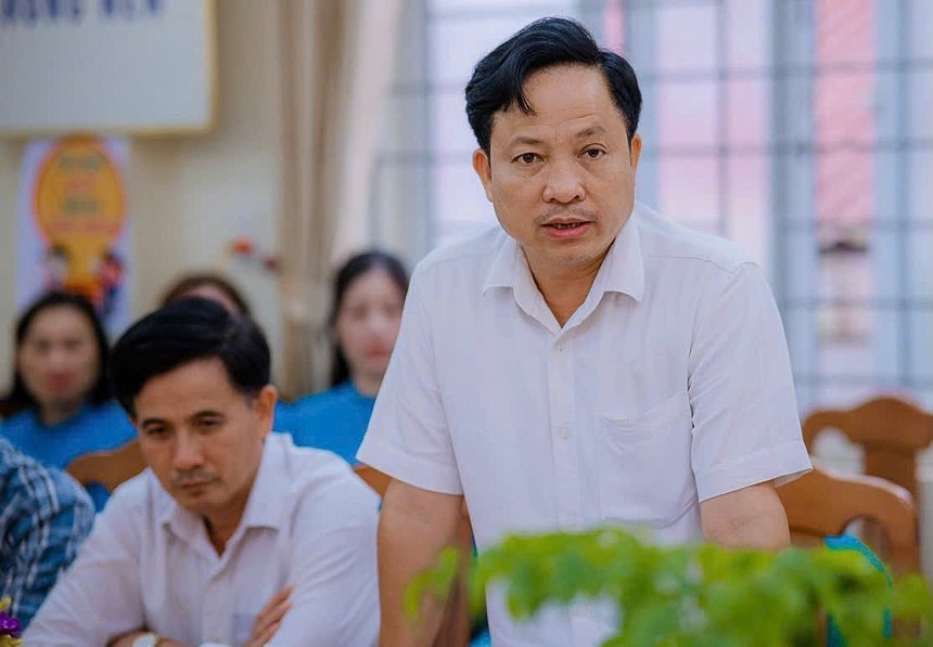 Ông Lê Văn Phượng – Chủ tịch UBND xã Hoằng Hợp đặc biệt quan tâm đến sự phát triển của hệ thống giáo dục xã nhà