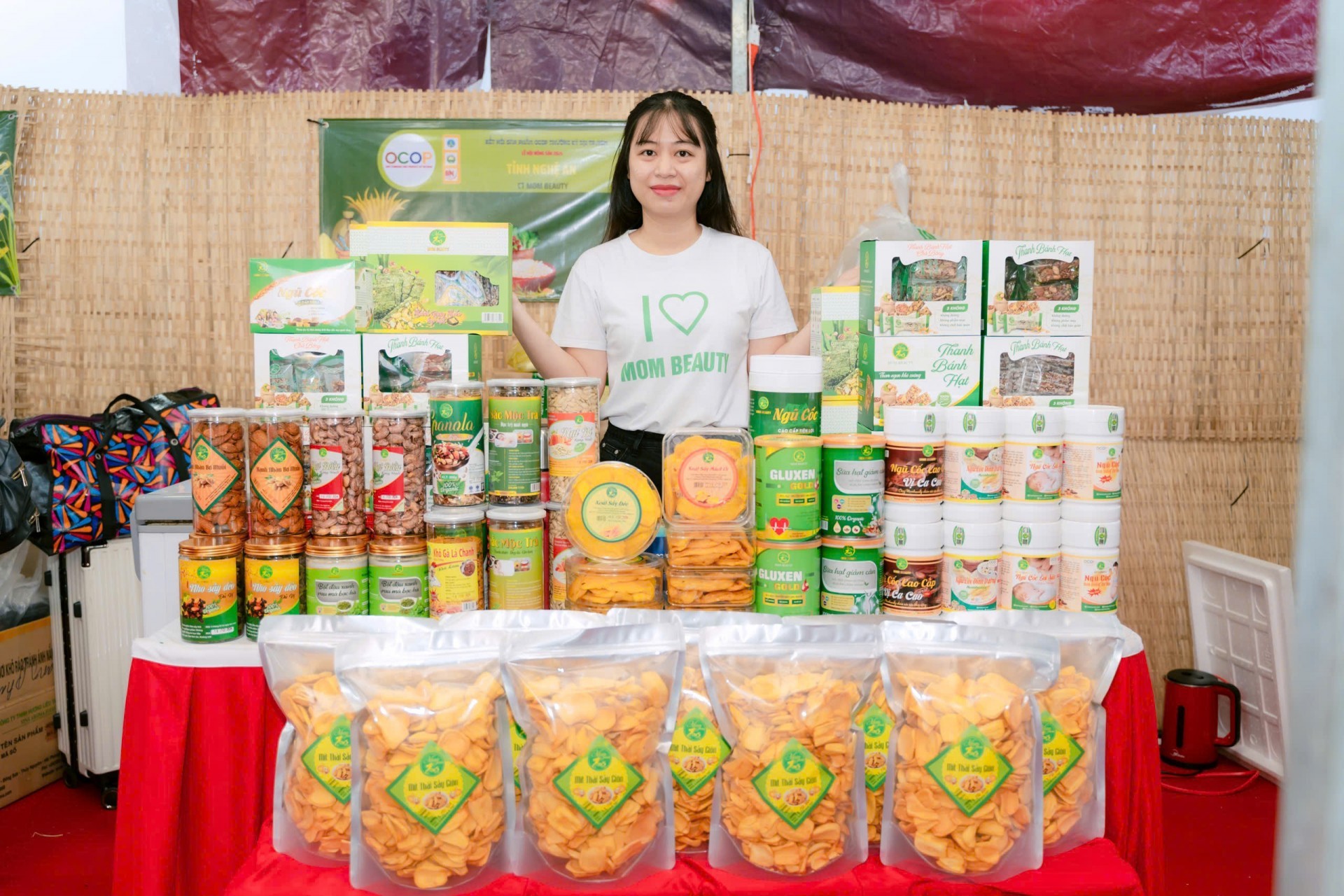 Các sản phẩm khô cũng được bày bán đa dạng Các sản phẩm khô cũng được bày bán đa dạng