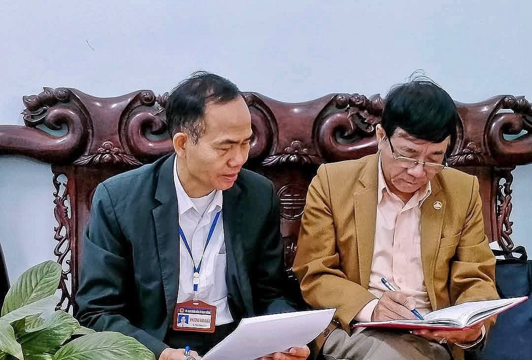 Bí thư Đảng ủy ủy xã Vạn Thắng và Phóng viên Bí thư Đảng ủy ủy xã Vạn Thắng và Phóng viên