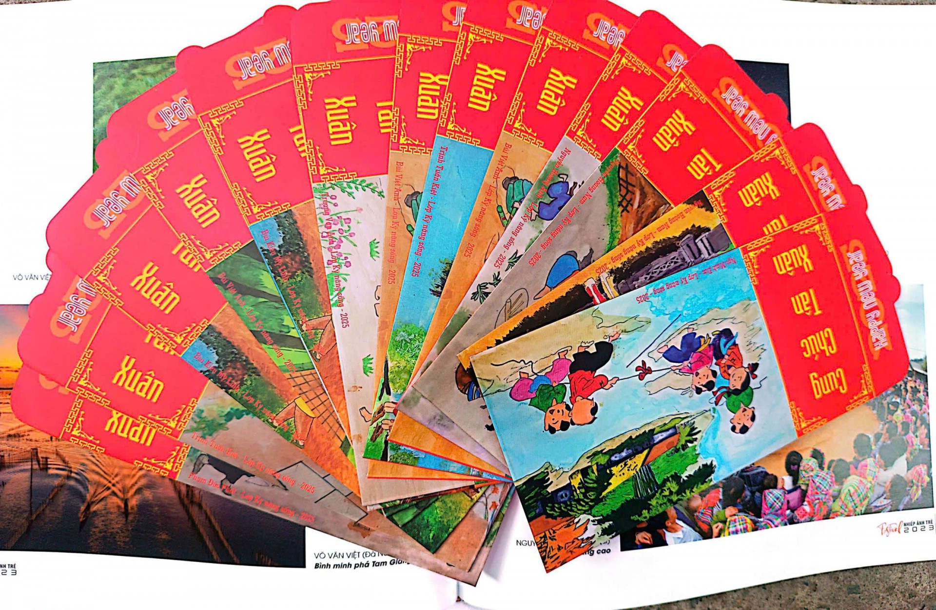 Bao lì xì Tết: Nghệ thuật từ những đôi tay đặc biệt  hóa thành sắc màu mùa xuân