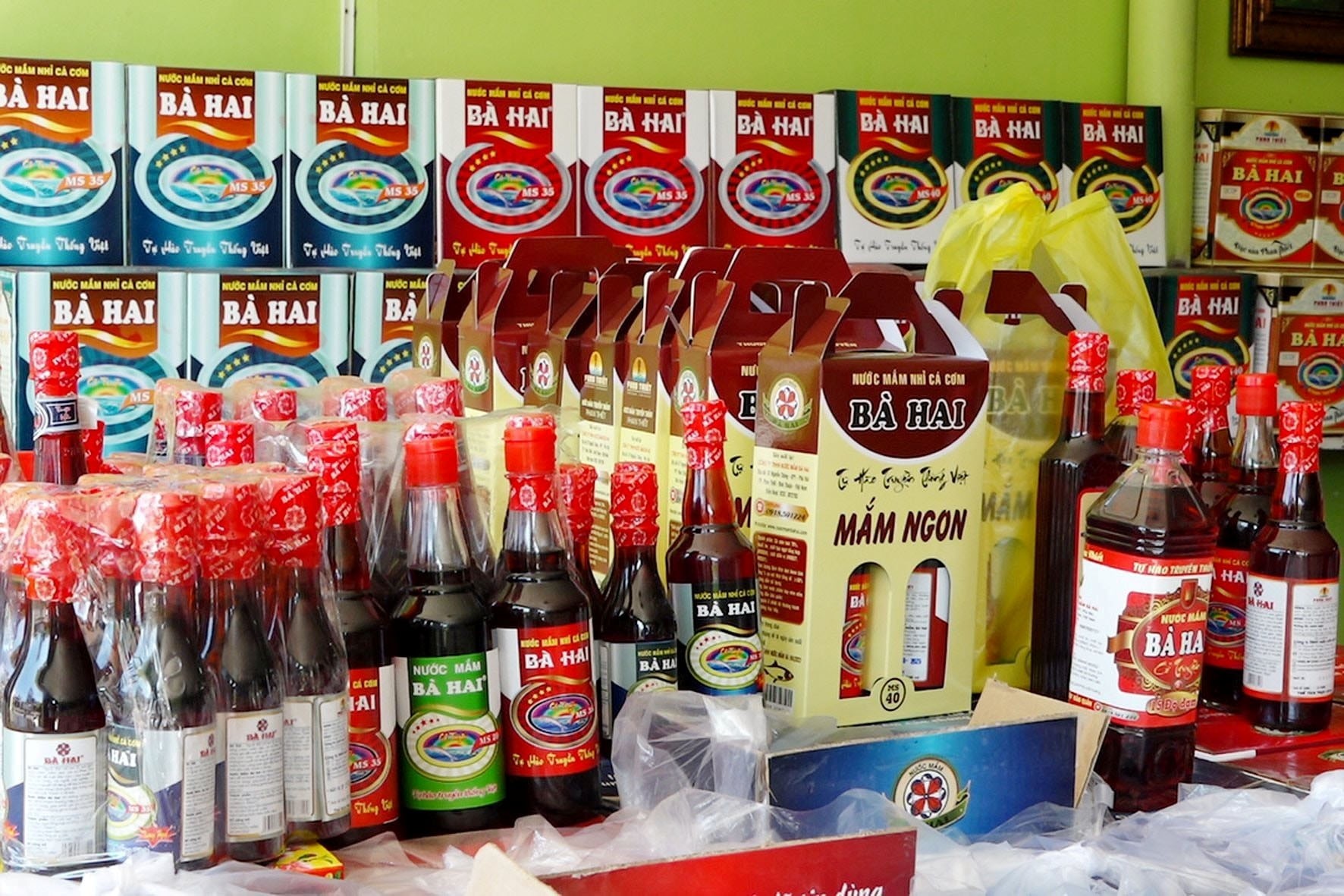 Sản phẩm nước mắm truyền thống đạt chuẩn OCOP 4 sao.  Sản phẩm nước mắm truyền thống đạt chuẩn OCOP 4 sao.