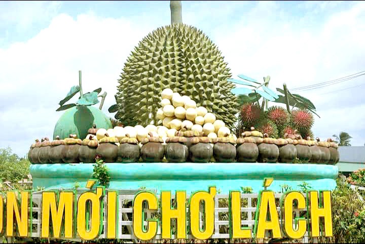 “Đĩa Trái Cây Ngũ Quả” - công trình chào mừng huyện Chợ Lách được công nhận danh hiệu đạt chuẩn NTM đầu tiên của tỉnh Bến Tredanh hiệu đạt chuẩn NTM đầu tiên của tỉnh Bến Tre “Đĩa Trái Cây Ngũ Quả” - công trình chào mừng huyện Chợ Lách được công nhận danh hiệu đạt chuẩn NTM đầu tiên của tỉnh Bến Tredanh hiệu đạt chuẩn NTM đầu tiên của tỉnh Bến Tre