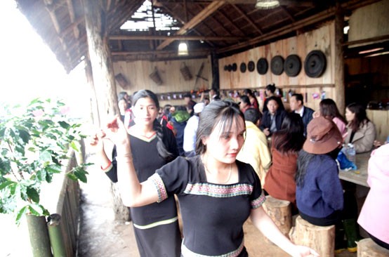 Du lịch cộng đồng đã mở ra một hướng đi mới, bền vững hơn cho làng Kon Chênh ( Ảnh: Mỹ Hậu) Du lịch cộng đồng đã mở ra một hướng đi mới, bền vững hơn cho làng Kon Chênh ( Ảnh: Mỹ Hậu)