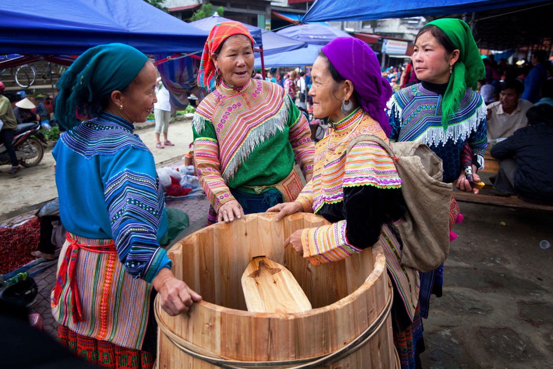 Phiên chợ vùng cao cuối năm