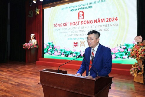 nguoi thi sy gieo nhung van tho bang trai tim nhiet huyet