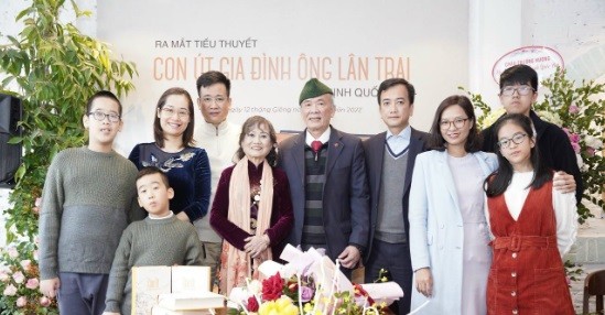 Đọc sách: Con Út gia đình ông Lân Trai