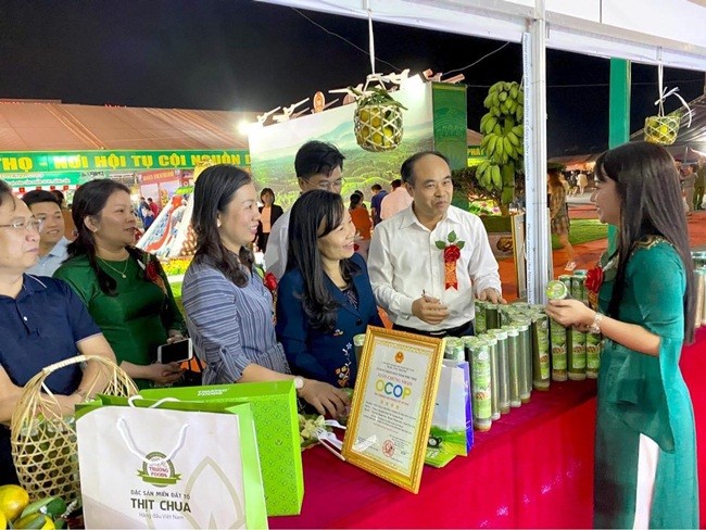 Phú Thọ: Cô gái Mường đưa sản phẩm OCOP vươn xa